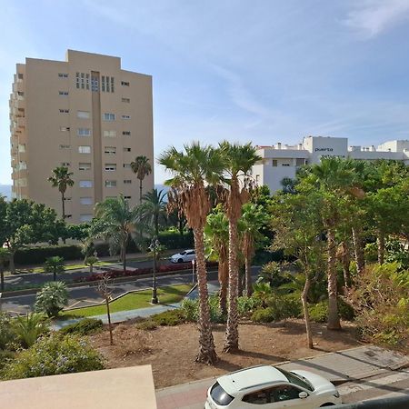 Central 2-Bed Apartment In Estepona Port Kültér fotó