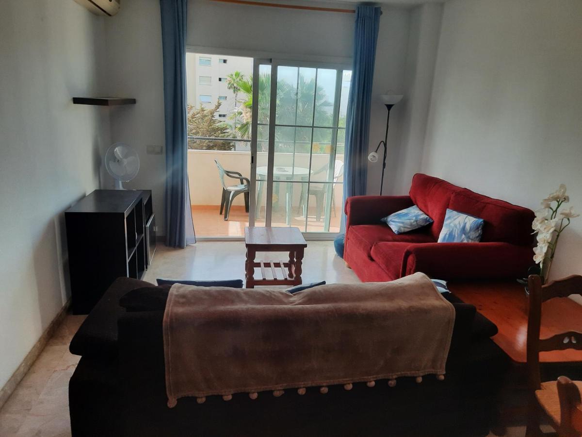 Central 2-Bed Apartment In Estepona Port Kültér fotó
