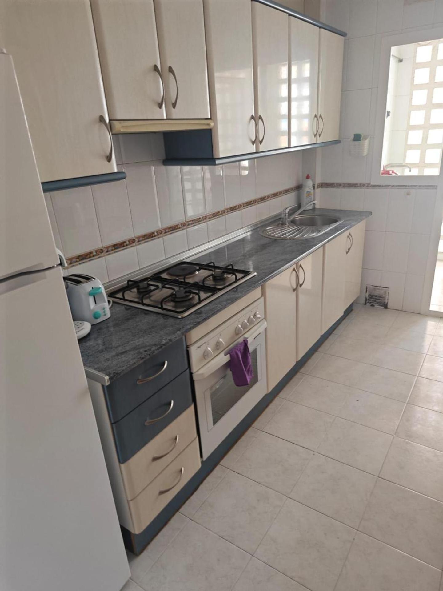 Central 2-Bed Apartment In Estepona Port Kültér fotó