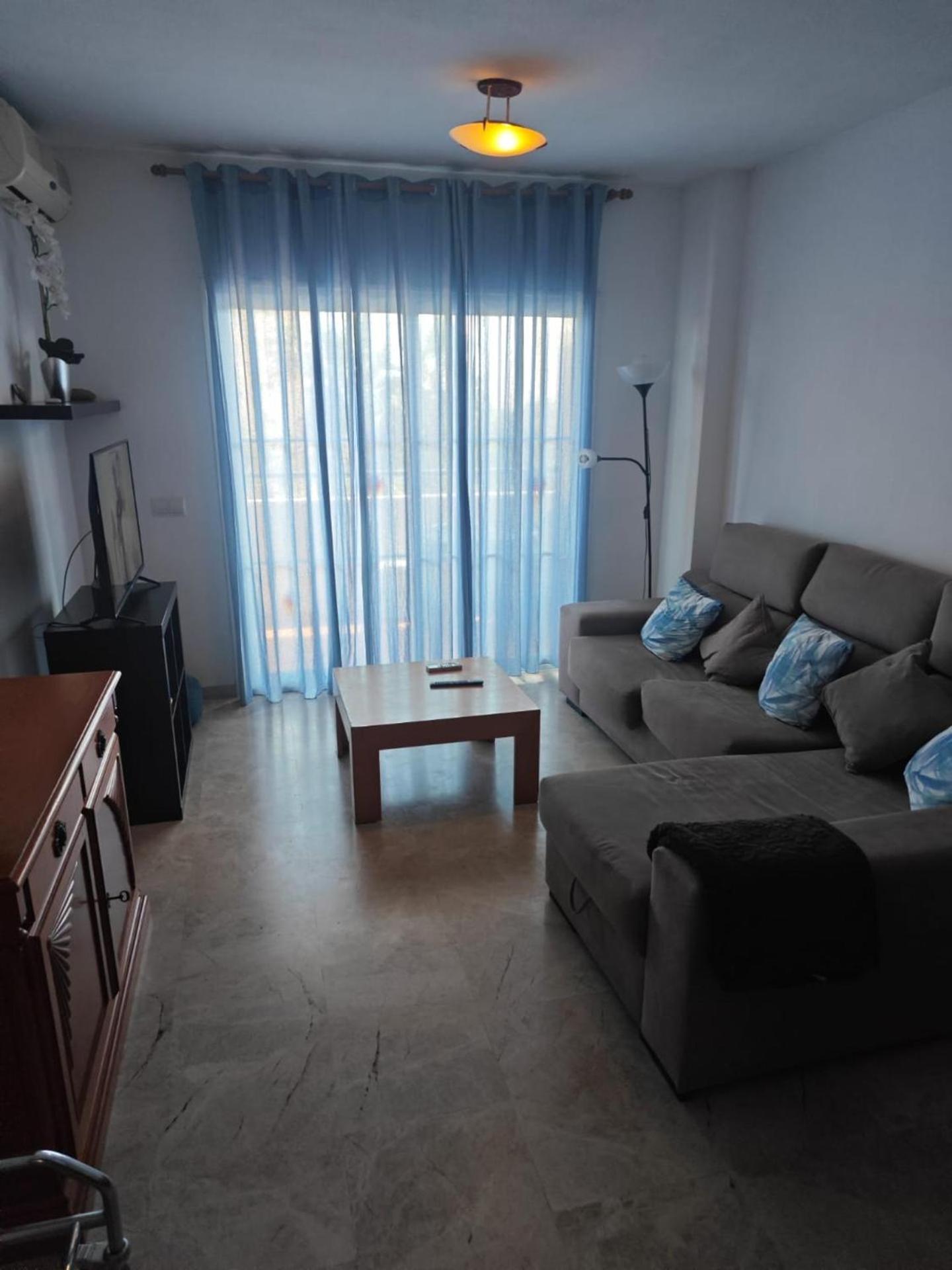Central 2-Bed Apartment In Estepona Port Kültér fotó